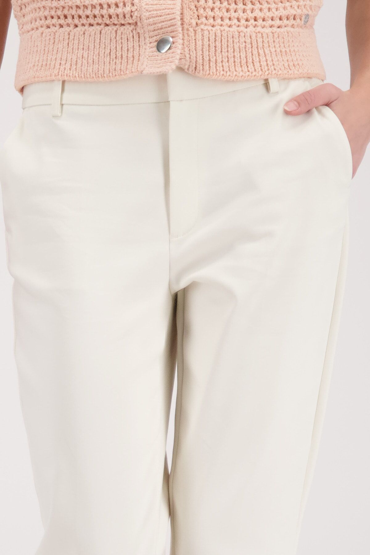 7/8-Hose MONARI "Hose Bügelfalte", Damen, Gr. 40, N-Gr, beige, Web, Obermaterial: 66% Baumwolle, 29% Polyamid, 5% Elasthan, unifarben, regular fit 7/8-Länge, Hosen 7/8-Hose, Regular fit mit Bügelfalten beige 40, N-Gr