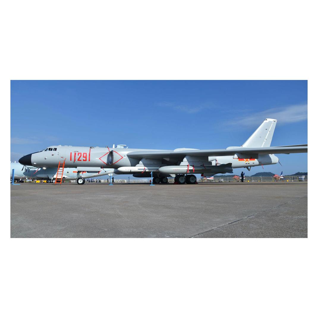 Trumpeter Xian H-6K Stratedgic Bomber (03930)