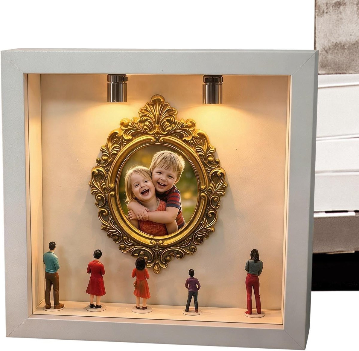 Mini Museum Silhouetdoos Presentatiedoos en Herinneringsdoos met Gouden Mini Lijstjes - 16,9 x 16,9 cm