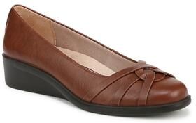 Women's Jorie Flat by LifeStride in Walnut (Size 6 M)