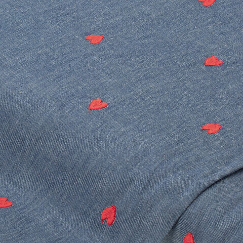 Leichter Jeansstoff (Hemdenjeans) „Herzen“, bestickt, jeans/rot