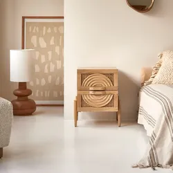 Nachttisch aus massivem Mangoholz und Rattan