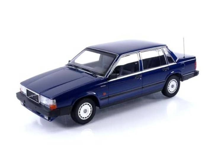 Minichamps 155171701 1:18 Volvo 740 GL-1986-Donkerblauw Metallic Collectible Miniatuur Auto