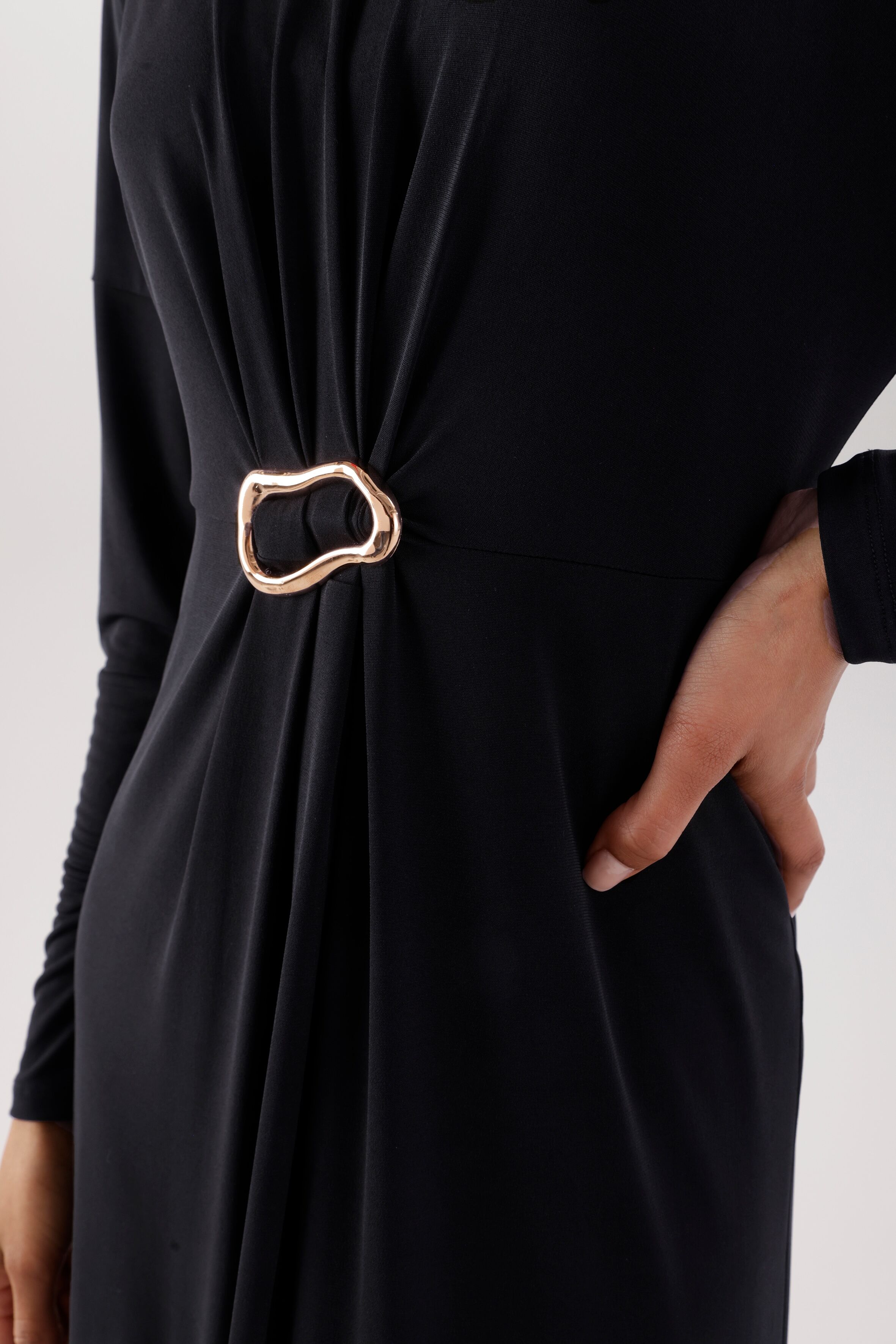 Maxikleid ANISTON SELECTED, Damen, Gr. 48, N-Gr, Langarm, Jersey, schwarz, Jersey, Obermaterial: 95% Polyester, 5% Elasthan, unifarben, figurumspielend knöchelfrei, Kleider Maxikleid, schmeichelnde Raffung mit dekorativer Brosche - NEUE KOLLEKTION schwarz