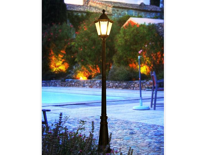 Lampadaire de cour (H≈2.3M) – Éclairage extérieur étanche pour villa, jardin et collectivité – Lampadaire sur poteau haut