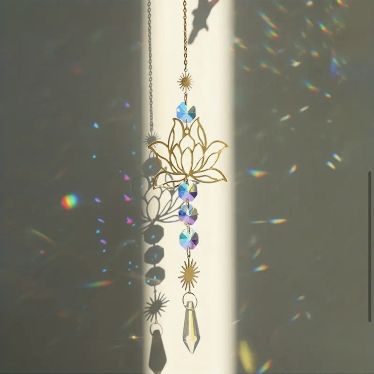 Goudkleurige Lotus Suncatcher Kristal Raamhanger