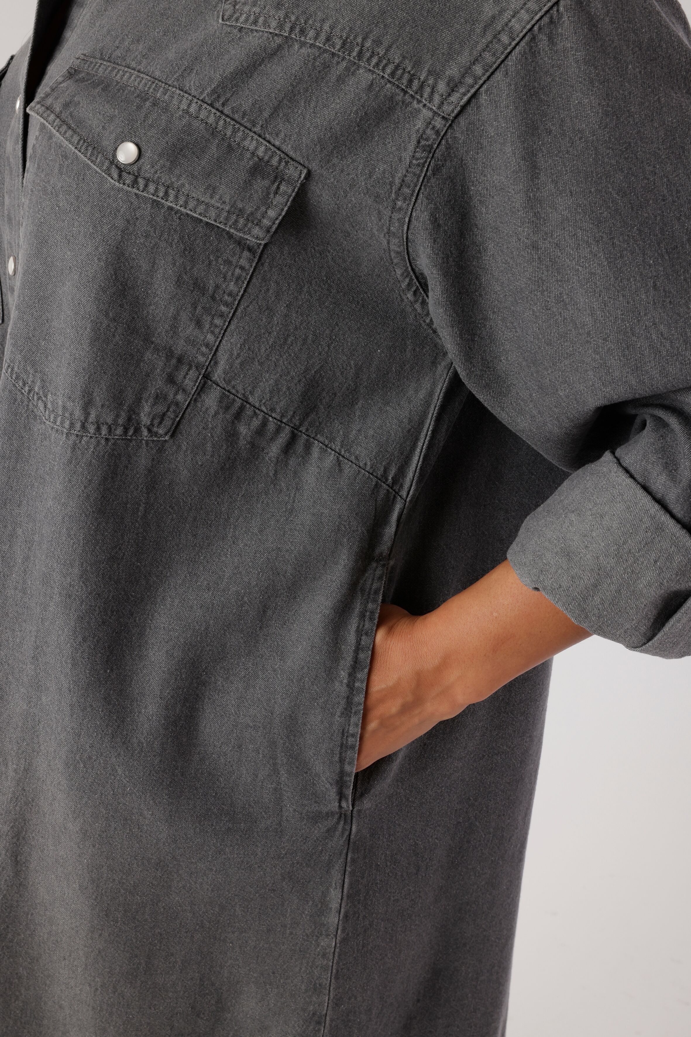 Jeanskleid ANISTON PLUS, Damen, Gr. 52, N-Gr, grau (grau denim), Web, Obermaterial: 100% Baumwolle, unifarben, figurumspielend kniebedeckend, 1-Knopf-Manschette, Kleider Jeanskleid, modisches Jeanskleid - NEUE KOLLEKTION grau denim 52, N-Gr