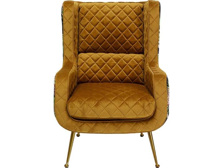 Fauteuil en velours ocre matelassé et imprimés jungle