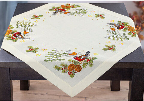 Stickmitteldecke "Dompfaff Winter"