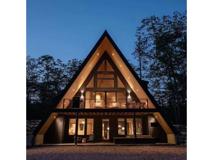 Maisonnette modulaire en bois, structure triangulaire portable, style A-frame, villa de luxe pour l'extérieur, espace habitable