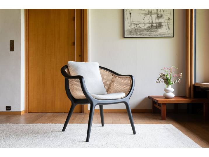Fauteuil noir en frêne massif et osier Nocta