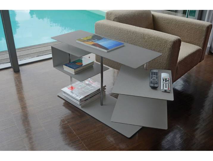Radius Beistelltisch X-Centric Table 2 aus pulverbeschichtetem Stahl und Acrylglas