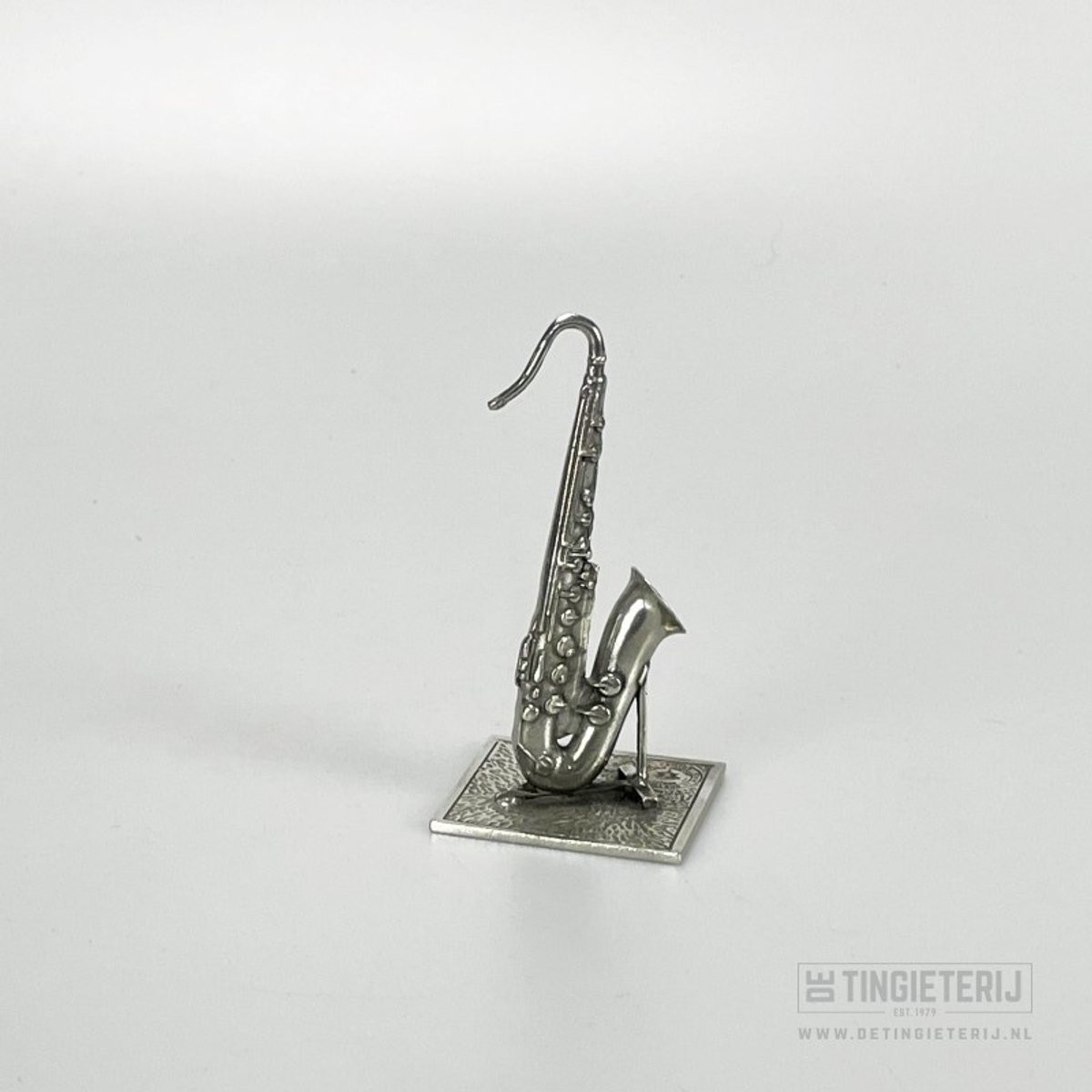 Miniatuur beeldje saxofoon voor jubilaris en muzikanten