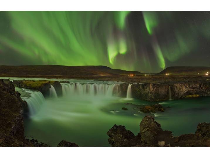 Fototapete PAPERMOON Photo-Art JAN SMID MASTER, WASSERFALL DER GÖTTER NORDLICHT , bunt, B:2,5m L:1,86m, Vlies, Tapeten, Fototapete