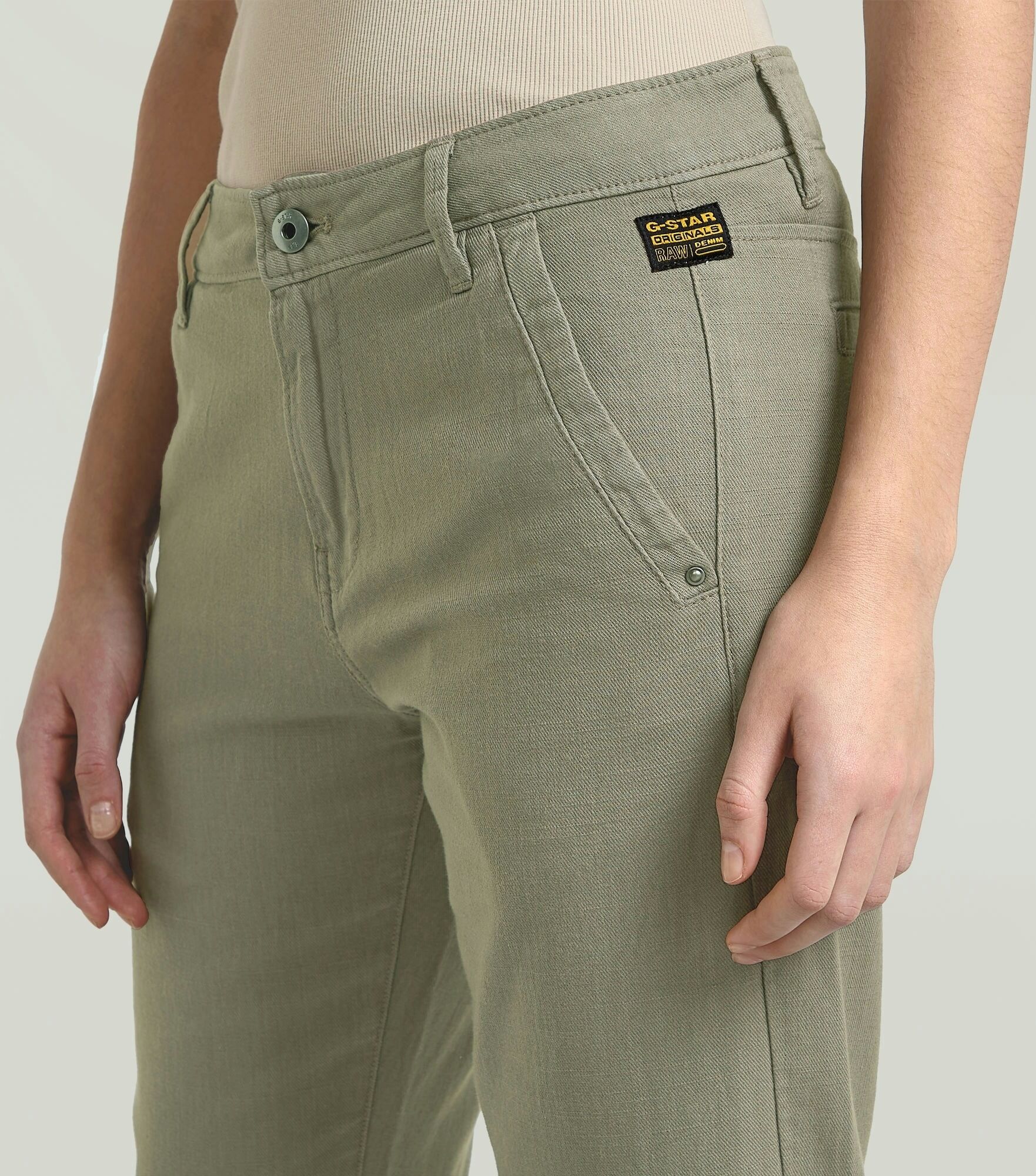 Chinohose G-STAR "Kate Chino Boyfriend", Damen, Gr. 28, Länge 30, grün (turf gd), Web, Obermaterial: 100% Baumwolle, unifarben, bequem lang, Hosen Chinohose, mit Relaxed Fit an Hüfte und Oberschenkeln turf gd 28, Länge 30
