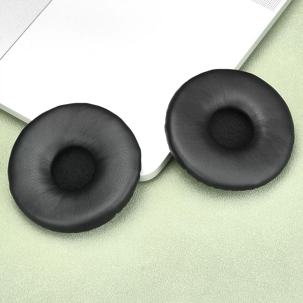 INF 2er-Set Ersatz-Ohrpolster Schwarz Proteinleder Memory Foam kompatibel mit Jabra Biz 2400 II und Plantronics T110