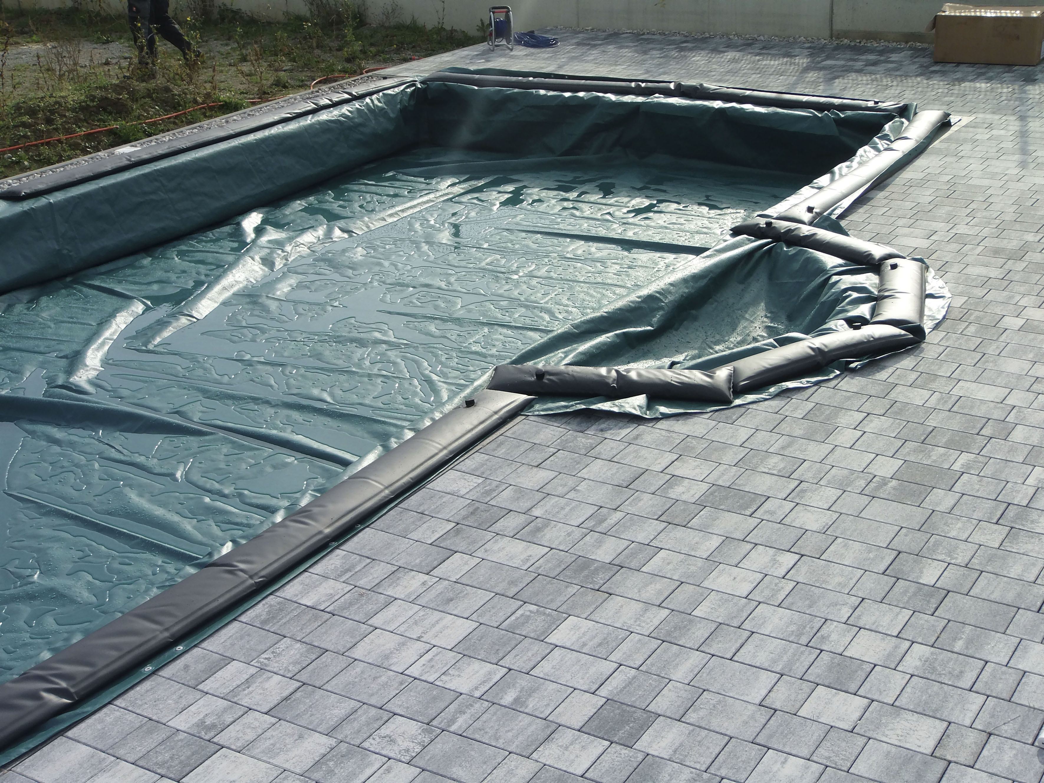 Pool-Abdeckplane KWAD "Wintersack zur Überwinterung des Pools", grün (grün, schwarz), B:400cm L:800cm, Polyethylen (PE), Planen, Absenkung 70 cm, in verschiedenen Größen