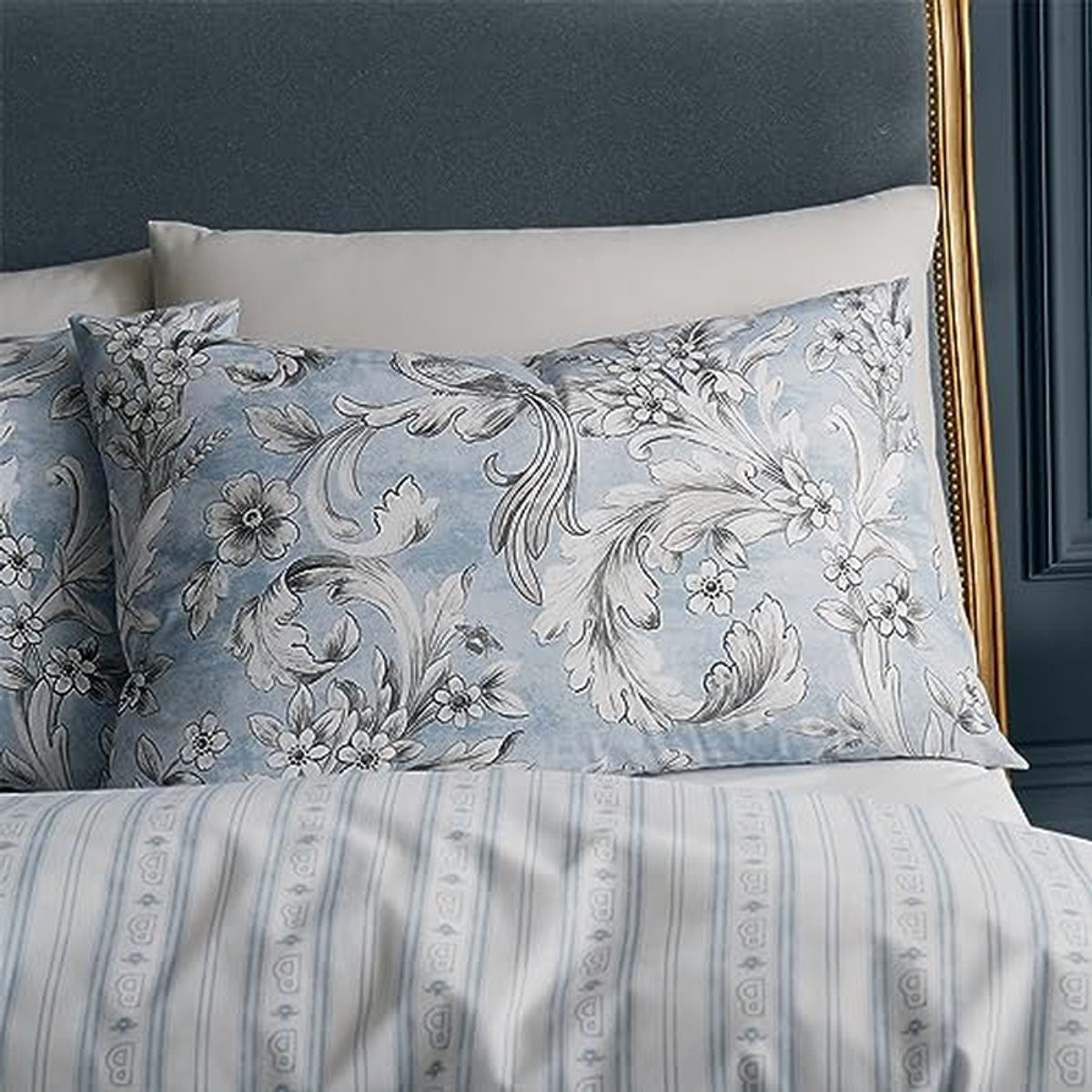 Regal Floral Reversible Dekbedovertrek Set met Kussensloop - Blauw - Single