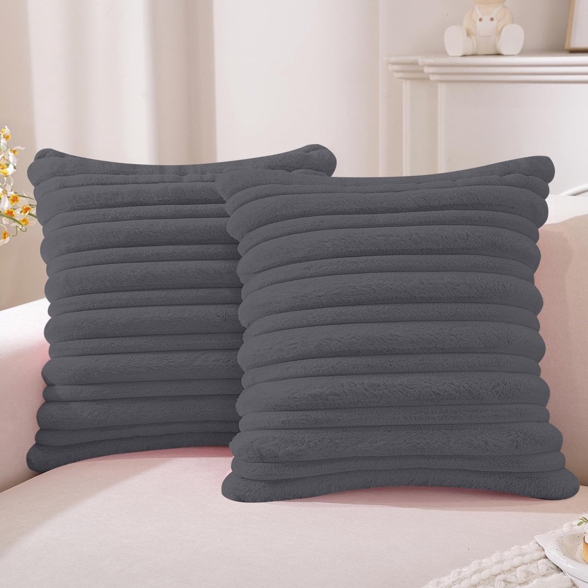 Set van 2 Fluffy Velvet Kussenslopen 45x45 cm Lichtgrijs van Omgoods