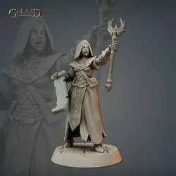 Female Battle Priest Scepter von Galaad Miniatures aus Priests and Knights Release