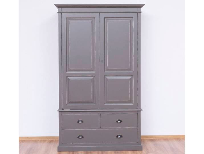 Landhaus-Kleiderschrank im Antiklook - aschbraun