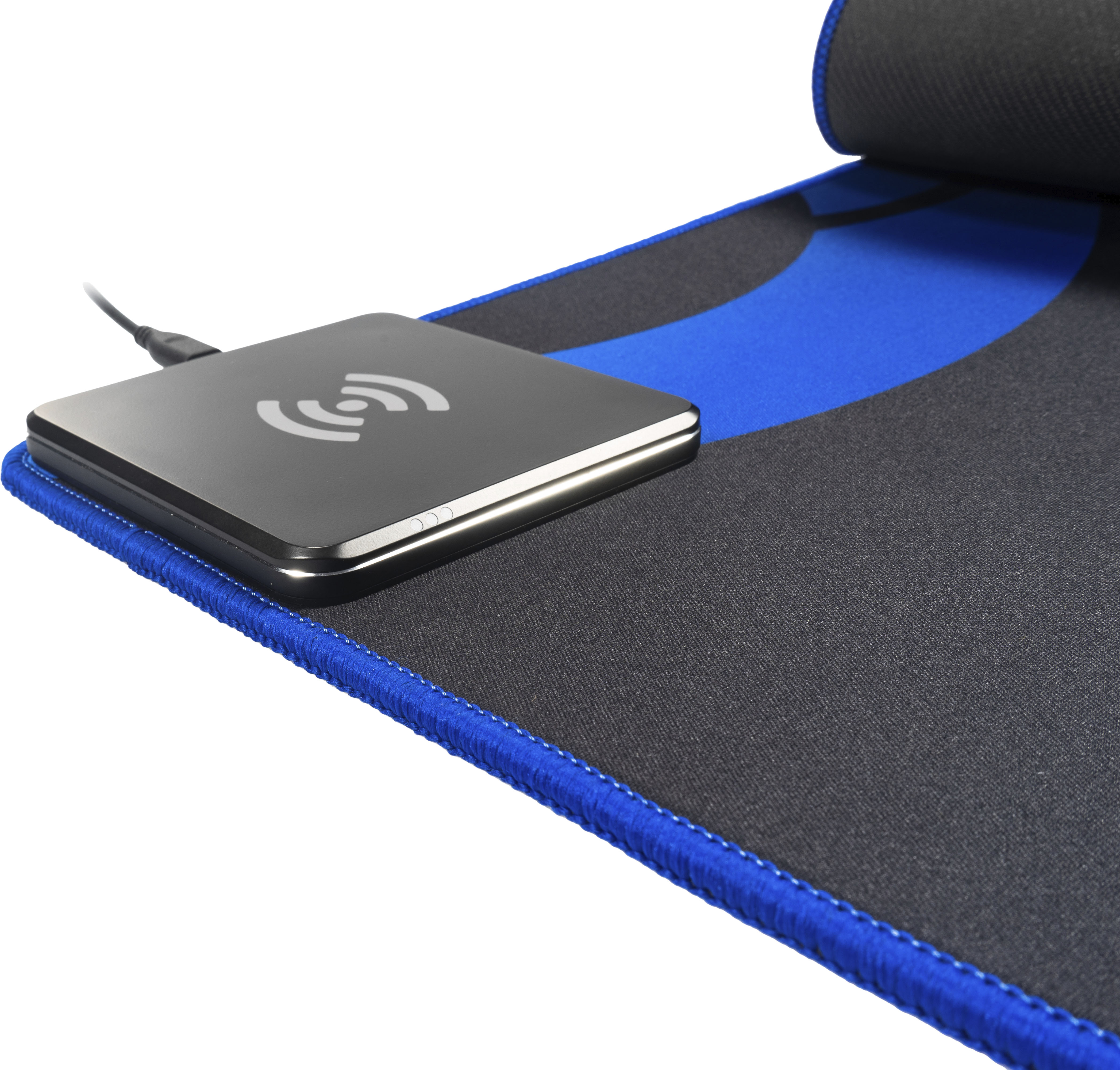 HYRICAN Mauspad "Striker Qi Mauspad ST-MP15 inkl. 10W QI-Charger Micro-USB", blau (blau, schwarz, weiß), B/H/L: 29,5cm x 0,4cm x 77cm, Mauspads, integriertes kabelloses Ladegerät, Mauspad