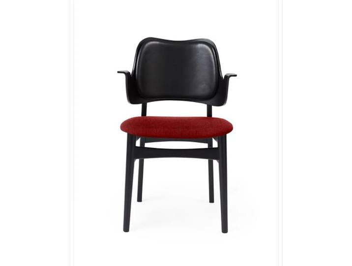 Warm Nordic Gesture Stuhl, Textilsitz & Rückenlehne Stoff brick red, Rückenlehne Leder, Buchengestell schwarz lackiert