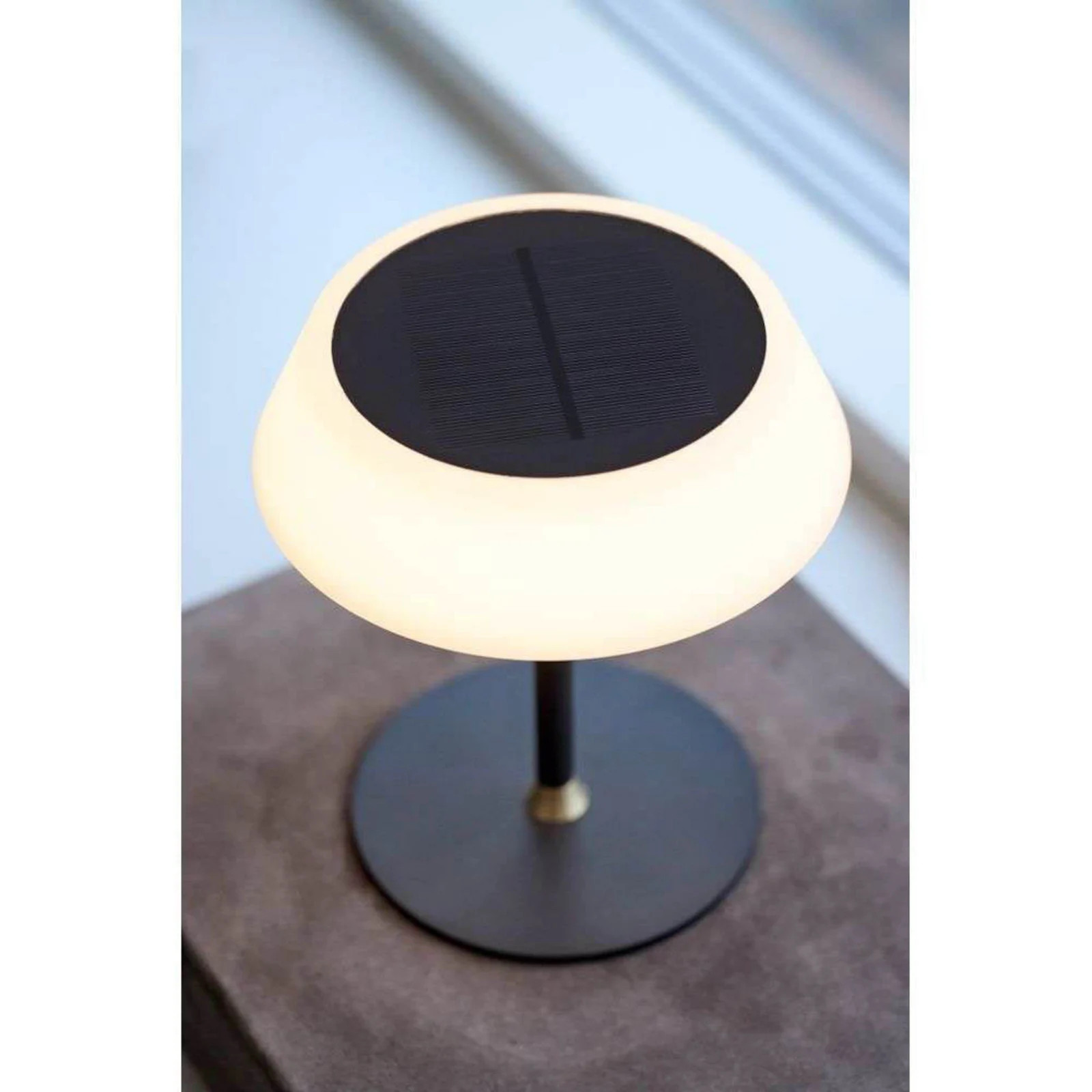 Halo Design Solar Portable Taffellamp Zwart - LED - Metaal