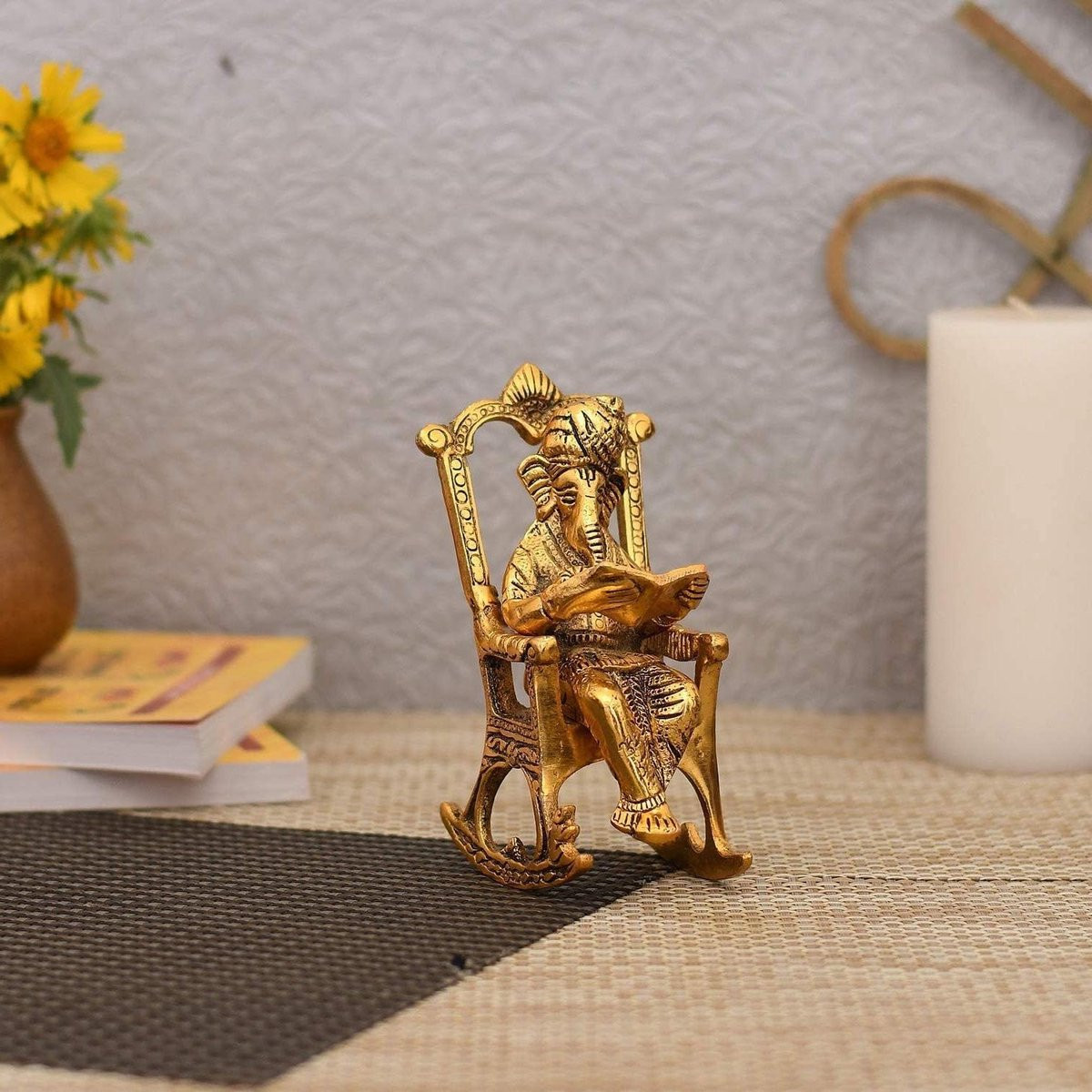Handgemaakt Goudkleurig Ganesha Standbeeld van Aluminium, Hoogte: 14 cm
