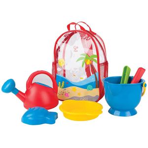 Hape Sandspielzeug E8178 Strandrucksack, mit Eimer, Gießkanne, Schaufel und Rechen, 7 Teile