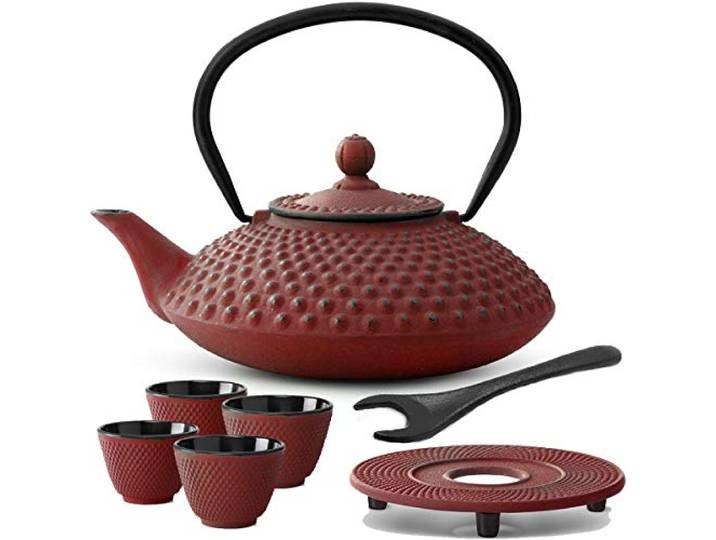 Bredemeijer Teekanne asiatisch Gusseisen Set 1.25 Liter - rote Gusskanne mit Henkel & Edelstahl Tee-Filter Sieb-Einsatz für losen Tee & 4 Teebecher (Tassen) & Untersetzer & Deckelheber