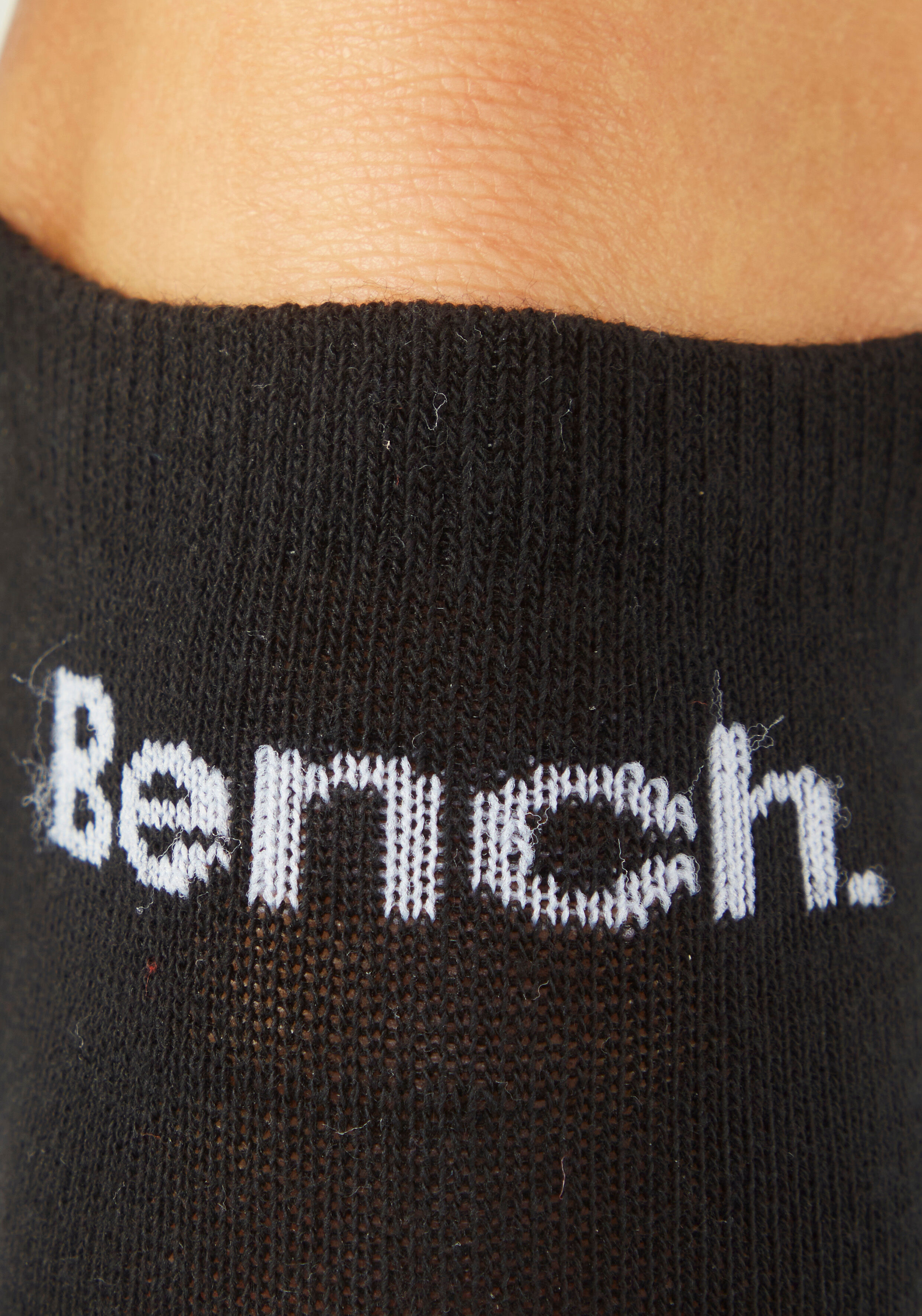 Sneakersocken BENCH. "für Damen und Herren in Baumwollmischung, für Sport und Freizeit", Damen, Gr. 39-42, schwarz (6x schwarz), Baumwollmischung, elastisch, Socken Sneakersocken, mit klassischem Logoschriftzug, ohne Frottee
