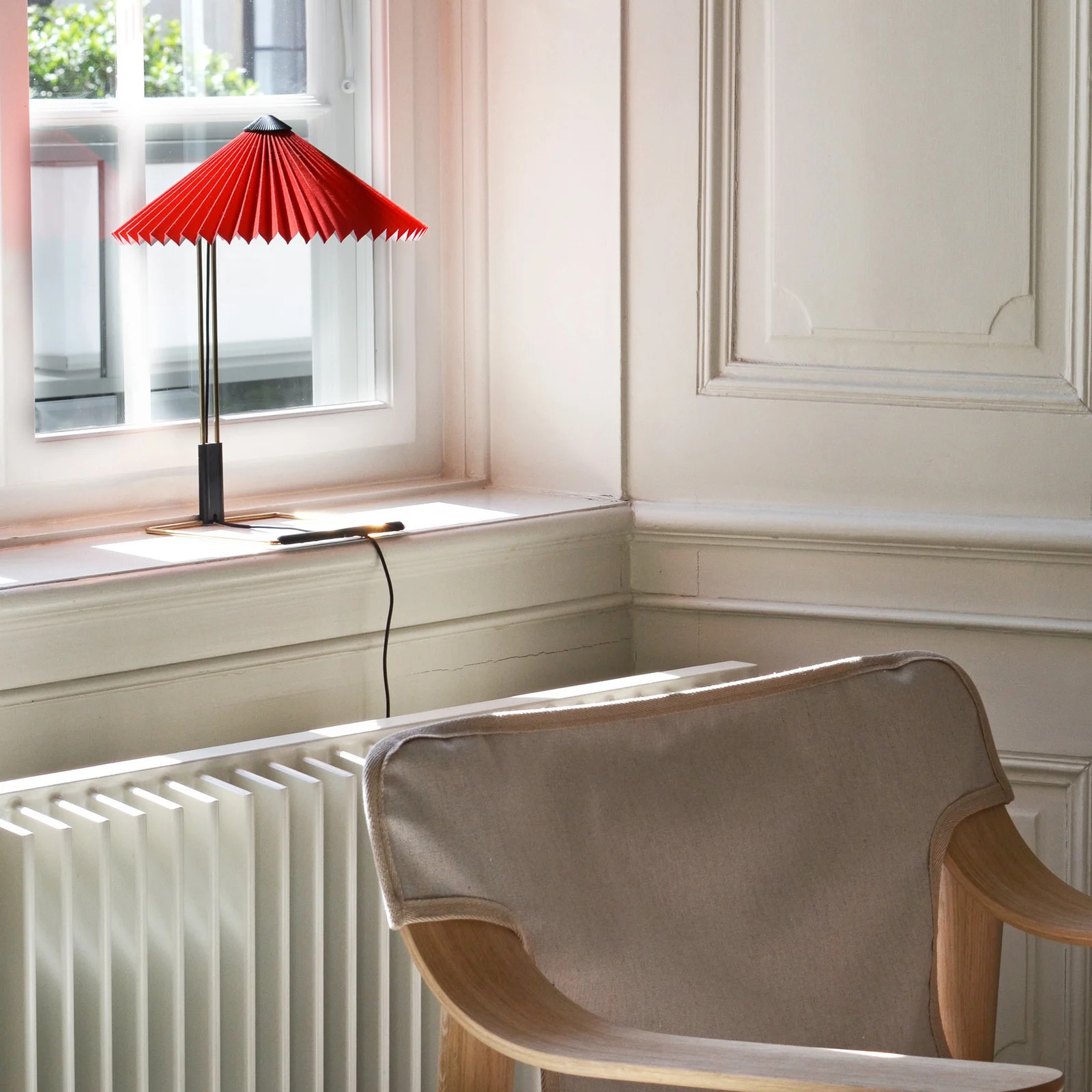 HAY Matin Tafellamp L Bright Red - Metaal met lampenkap