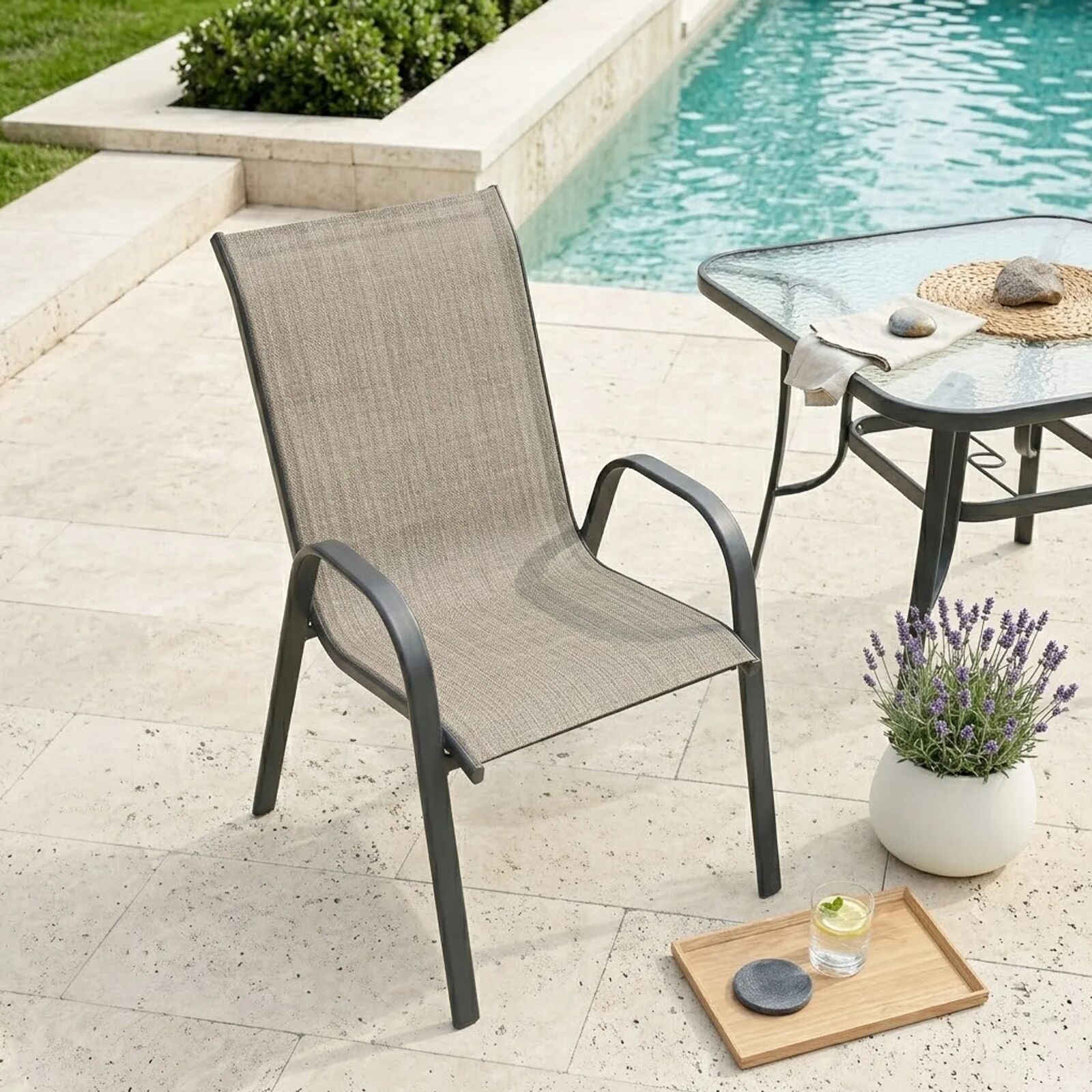 garneroarredamenti Sedia da giardino con braccioli impilabile in metallo nero e textilene beige Nava