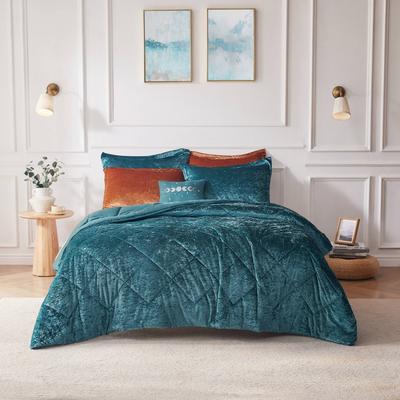 Intelligent Design Felicia Velvet Comforter Set