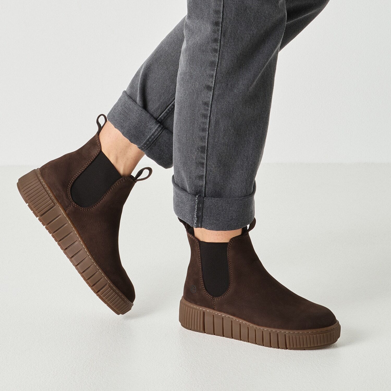 Chelseaboots TAMARIS, Damen, Gr. 37, wärmend, braun (mokka), Elastischer Einsatz, Nubukleder, unifarben, Schuhe Chelseaboots, Plateaus, Herbstboots mit zwei Anziehlaschen