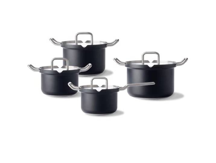 BK Q-Linair Master RVS Black Induktionsgeeignetes 4-teiliges Kochgeschirr-Set aus Edelstahl mit Siebdeckel, backofen- und bratfest bis 230C, Stay Cool Griffe, spülmaschinenfest, PFAS-frei, schwarz