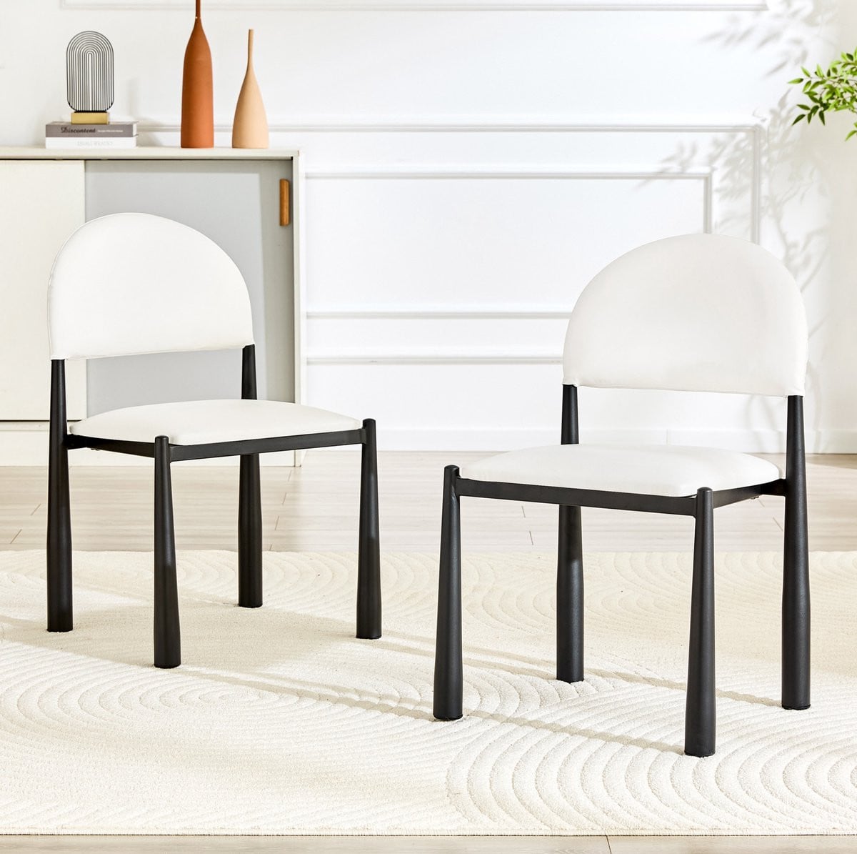 Set van 2 MODENUIT Eetkamerstoelen met halfronde rugleuning in wit kunstleer