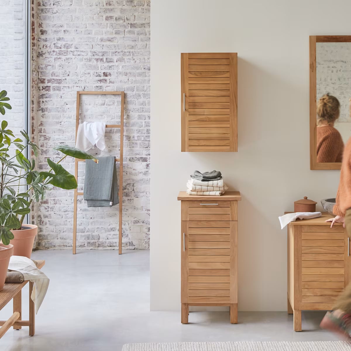 Tikamoon Soho modern meubel van massief teakhout in bruin
