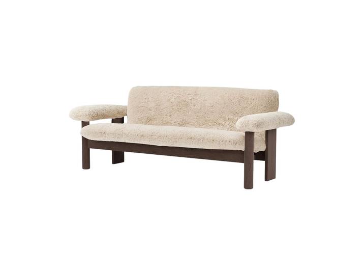 Audo Copenhagen Brasilia Sofa 2-Sitzer Dark oak-Nature sheepskin curly