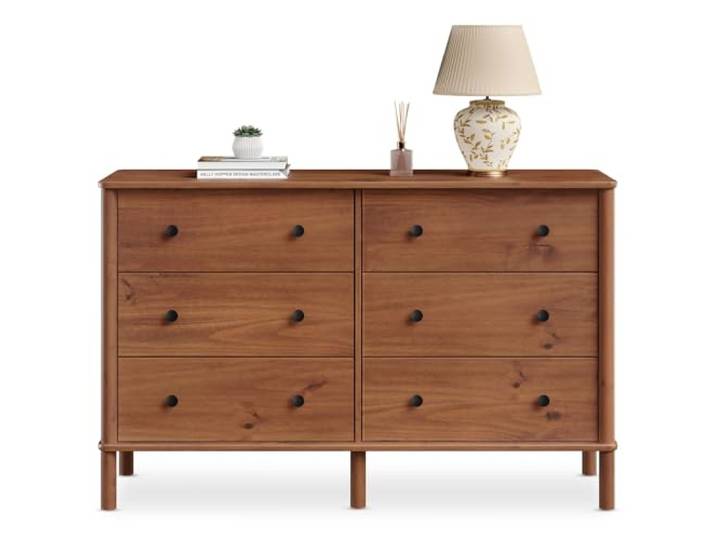Kommode APOANA aus Massivholz mit 6 Schubladen, Kastanie farben – Sideboard mit viel Stauraum für Kleidung und Accessoires, Schlafzimmer Kommode aus Holz mit Metallauszug und skandinavischem Design