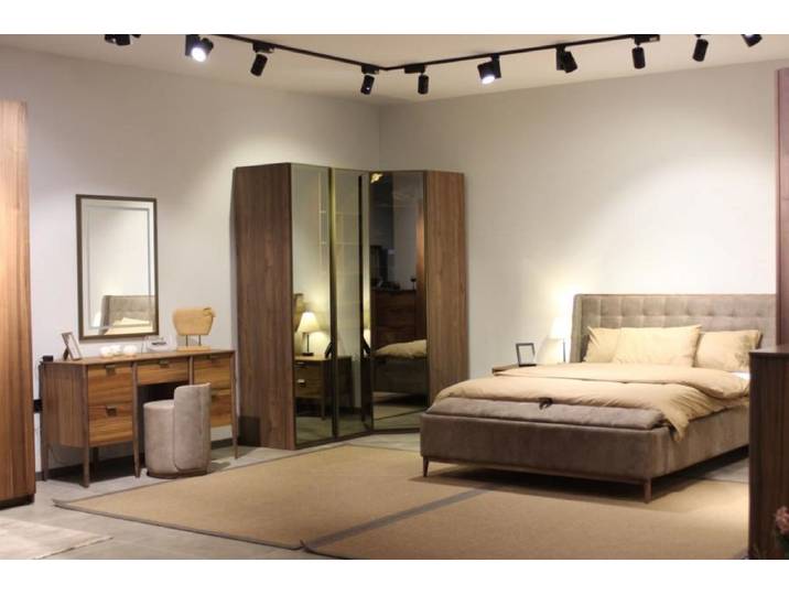 Xlmoebel Komplettschlafzimmer Luxuriöses Schlafzimmerensemble aus Holz mit eleganten Nachttischen, (7-tlg., Hocker, Bank, Bett, Kommode, Nachttisch, Schminktisch,Schrank,Spiegel), Hergestellt in Europa