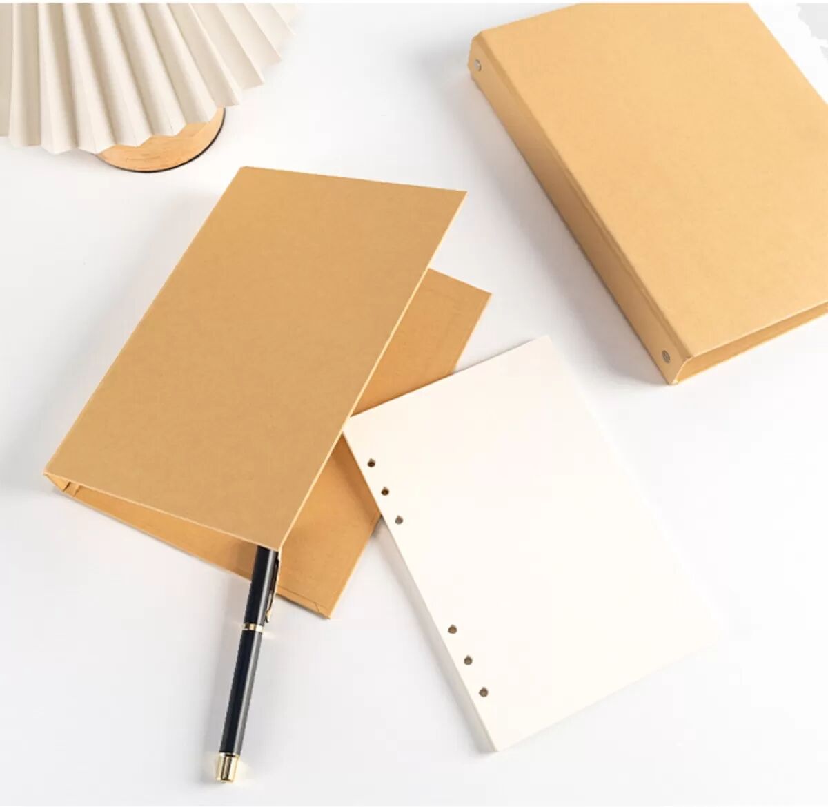 INF Album photo reliure rigide en papier kraft rechargeable - Classeur 4 trous A5, couverture jaune, 23cm x 16.6cm x 4cm
