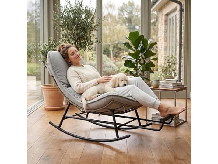 Schaukelstuhl Outdoor mit Ausziehbare Fußstütze und Aufbewahrungstasche Lounge Schaukelstuhl mit Rattan, 18 cm Dickem Abnehmbar Polster, Belastung 150 kg für Wohnzimmer, Balkon, Garten - Beige