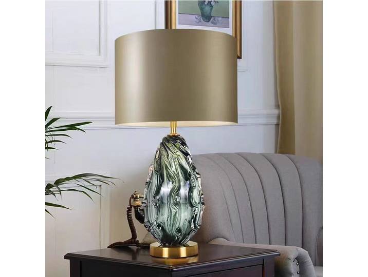 Lampe de table en verre coloré artistique lampe vitrée à la mode salon chambre hôtel à côté de la lampe en tissu LED salle d'étude lampe de bureau