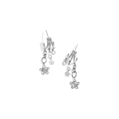 Paar Ohrhänger ADELIA´S "LIVAYA Ohrringe Ohrhänger aus Edelstahl mit Blumenanhängern", Damen, Gr. Damen, Edelstahl, silber (silberfarben), Ohrringe, Modisch gestaltet mit drei Creolen und Blumenanhängern