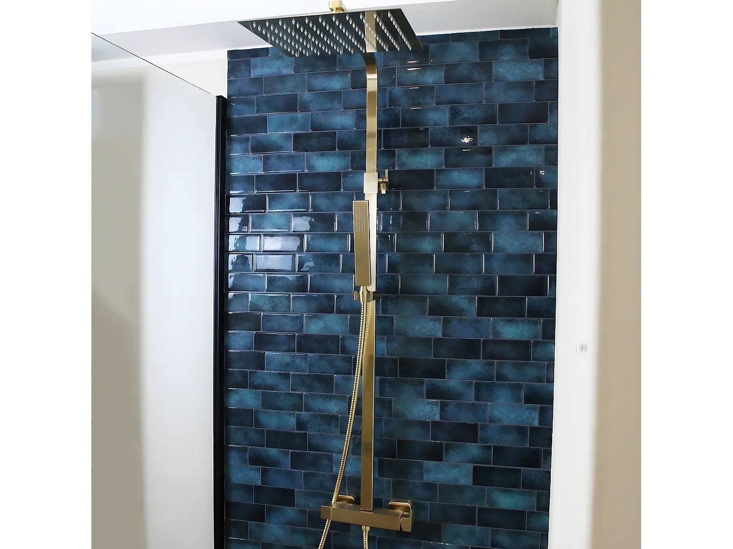 Square II columna de ducha cuadrada mecánica oro cepillado Essebagno