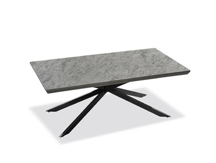 möbelando Couchtisch >Irina< Wohnzimmertisch 110x42x60 cm, Betonoptik MDF, schwarzes Metallgestell, pulverbeschichtet, rechteckig, stabil, zerlegt geliefert, modernes Design für jedes Wohnzimmer.