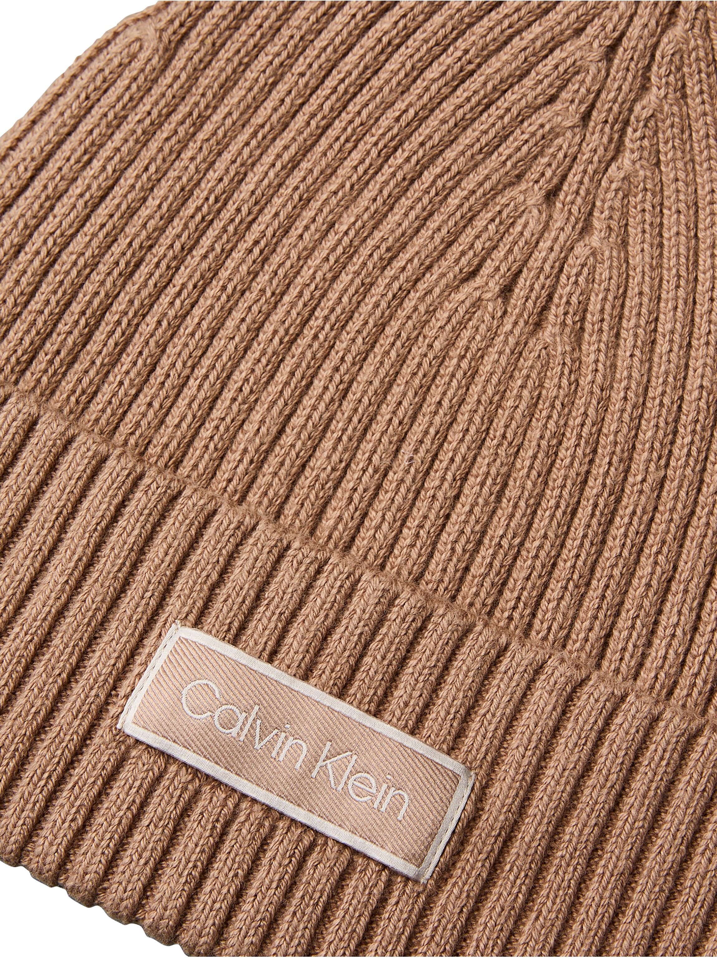Beanie CALVIN KLEIN JEANS "PATCH CHUNKY RIB COTTON BEANIE", Damen, beige (affogat), Strick, Baumwolle, unifarben, Mützen Beanie, Regular fit mit aufgenähtem Markenlogo affogat Einheitsgröße