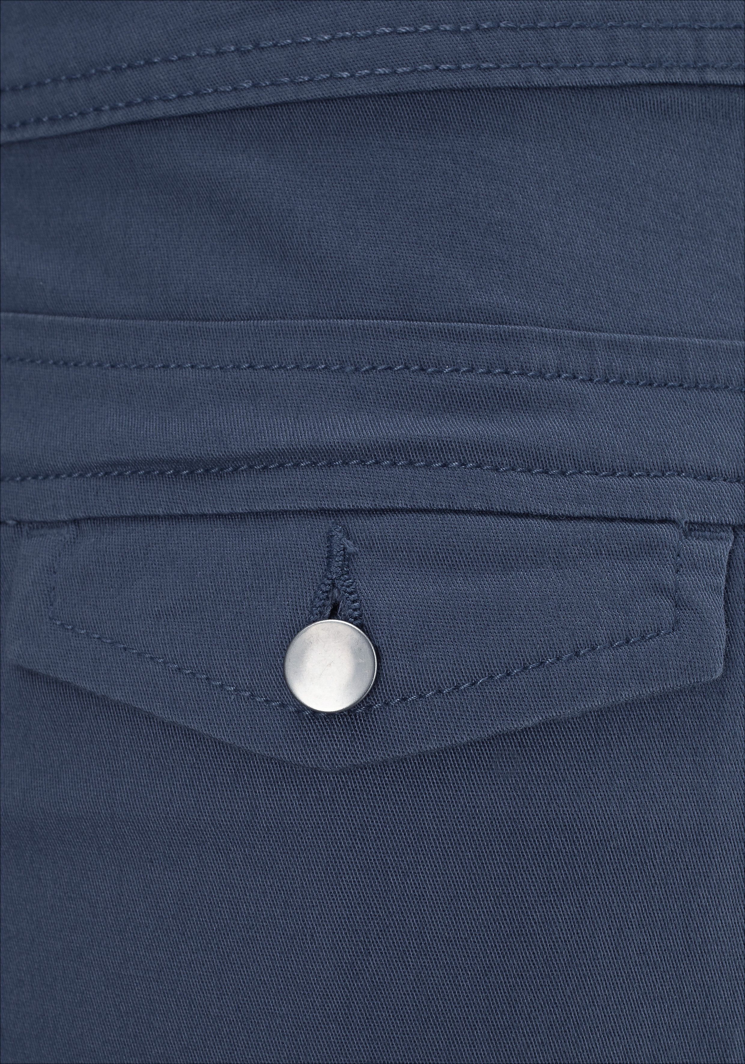 Shorts LASCANA "aus elastischer, sommerlicher Baumwollware", Damen, Gr. 38, N-Gr, blau, Denim/Jeans, Obermaterial: 98% Baumwolle, 2% Elasthan, unifarben, figurbetont kurz, Hosen Shorts, mit Taschen, kurze Hose, Freizeitlook, Sommerhose blau 38, N-Gr